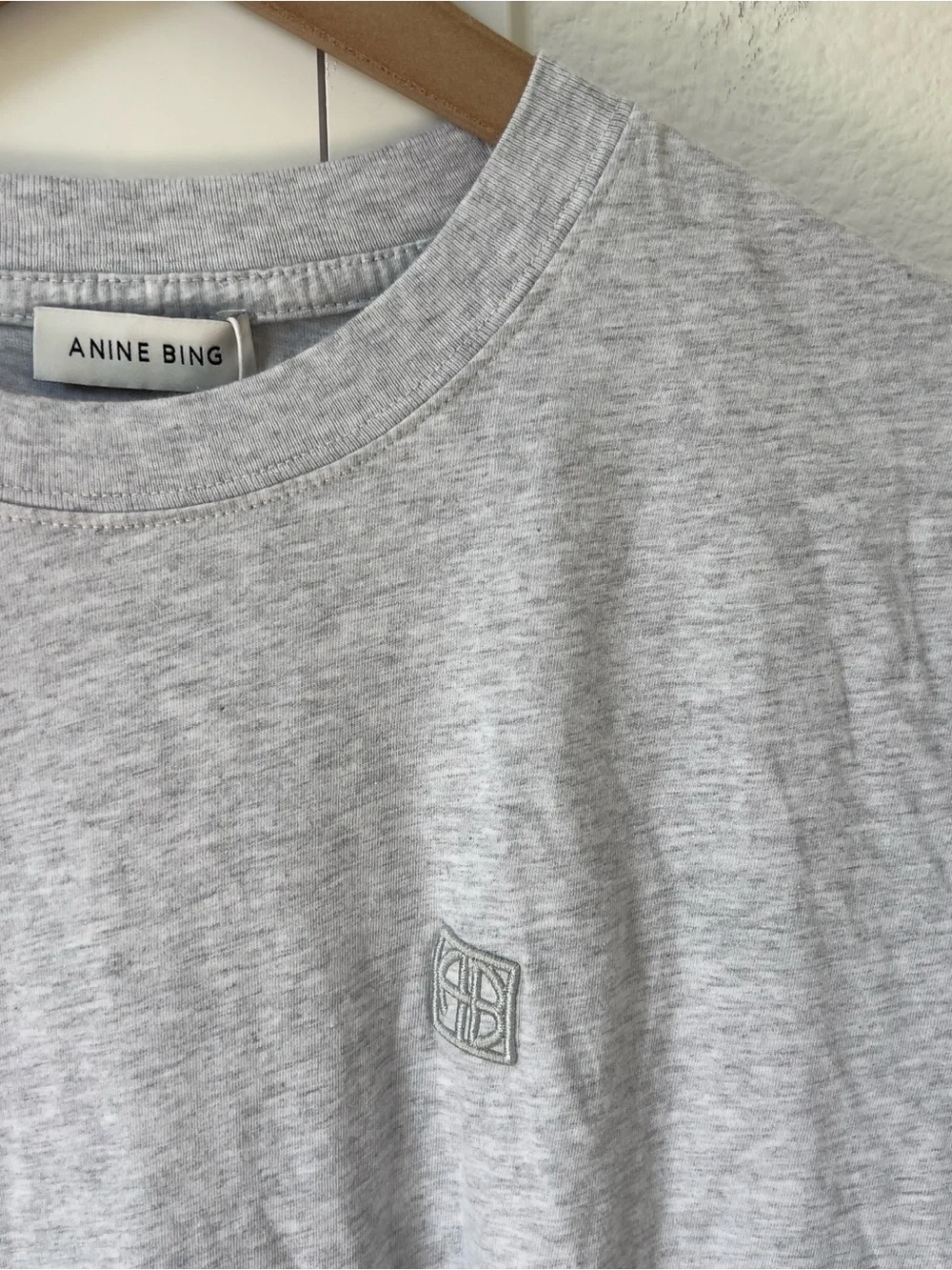 Anine Bing Lili Framed Monogram T-Shirt in Heather Grey NWT - Picture 3 of 9